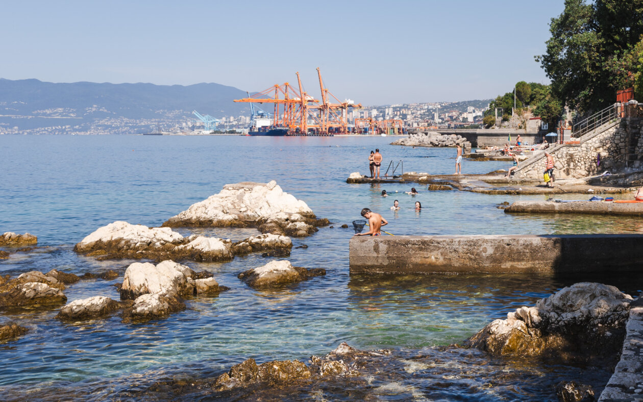 Ilustrativna Pećine plaža kupači gradska plaža Grčevo-1381