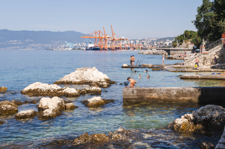 Ilustrativna Pećine plaža kupači gradska plaža Grčevo-1381