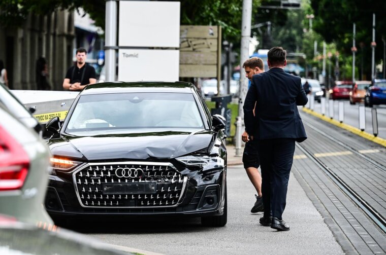 Zagreb: Plenković imao sudar, udario ga i drugi auto iz pratnje Zagreb: Plenković imao sudar, udario ga i drugi auto iz pratnje