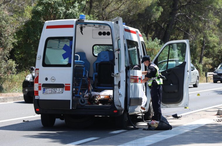 ibenik: Sudar automobila i vozila saniteta kod Morinjskog mosta, est osoba prevezeno u bolnicu ibenik: Sudar automobila i vozila saniteta kod Morinjskog mosta, est osoba prevezeno u bolnicu