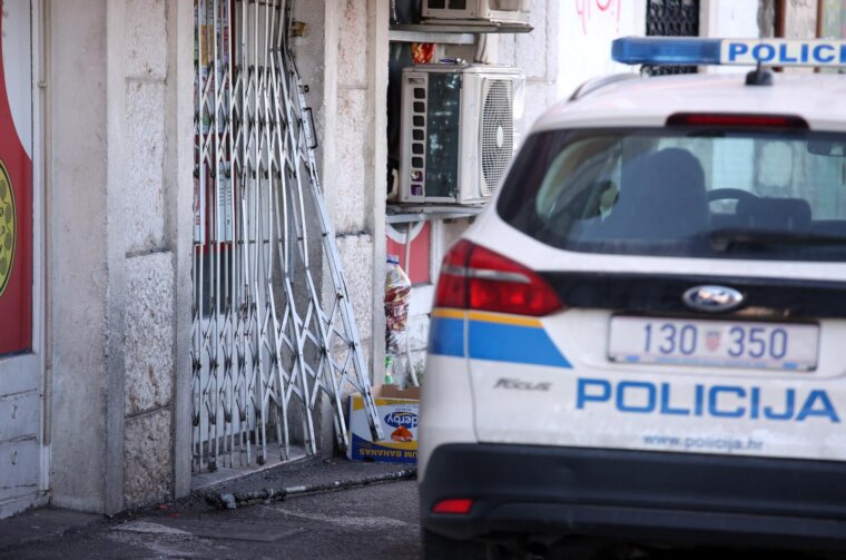 Šiibenik: Policija čuva trgovinu u koju je jučer provaljeno Šiibenik: Policija čuva trgovinu u koju je jučer provaljeno