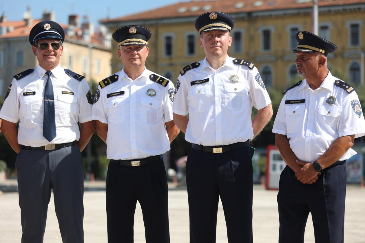 Predstavljanje stranih policajaca u Policijskoj upravi primorsko-goranskoj Predstavljanje stranih policajaca u Policijskoj upravi primorsko-goranskoj