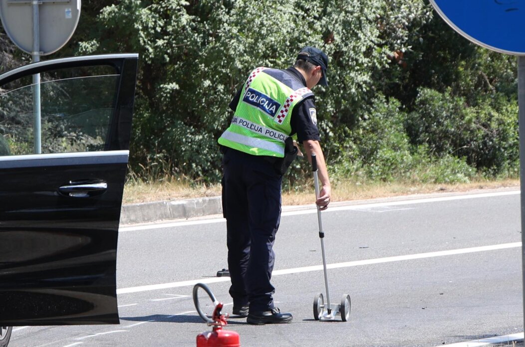 ibenik: Sudar automobila i vozila saniteta kod Morinjskog mosta, est osoba prevezeno u bolnicu ibenik: Sudar automobila i vozila saniteta kod Morinjskog mosta, est osoba prevezeno u bolnicu