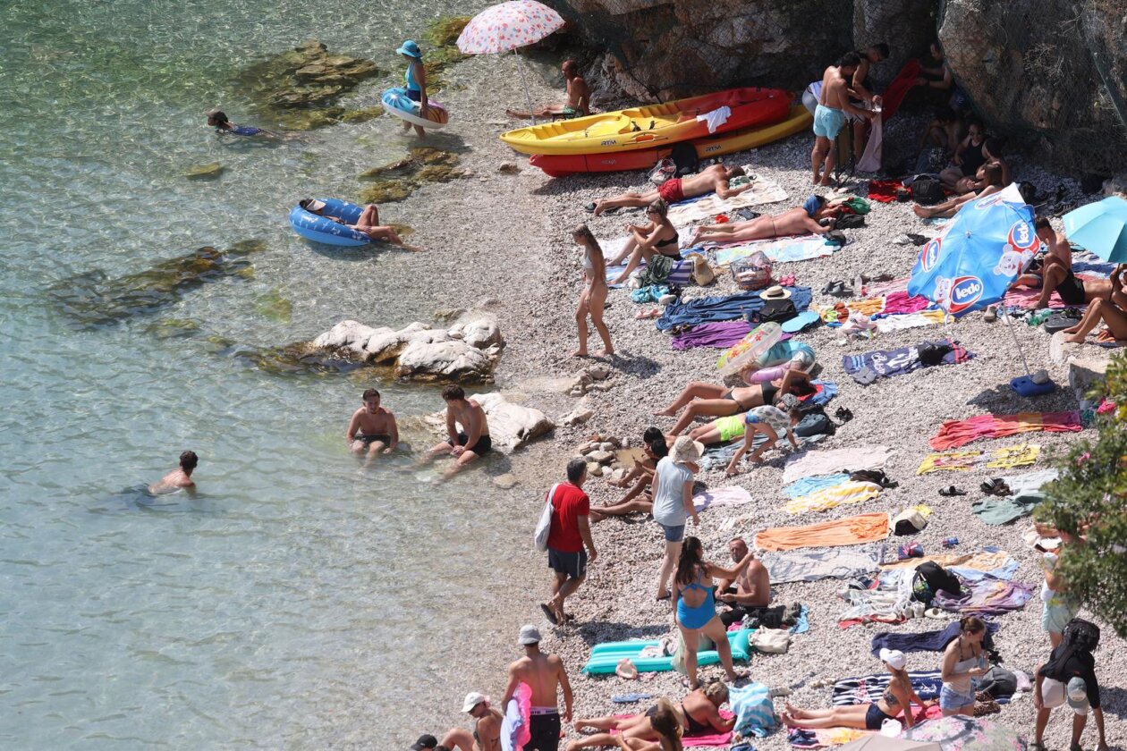 Rijeka: Spas od toplinskog vala na plaži Rijeka: Spas od toplinskog vala na plaži