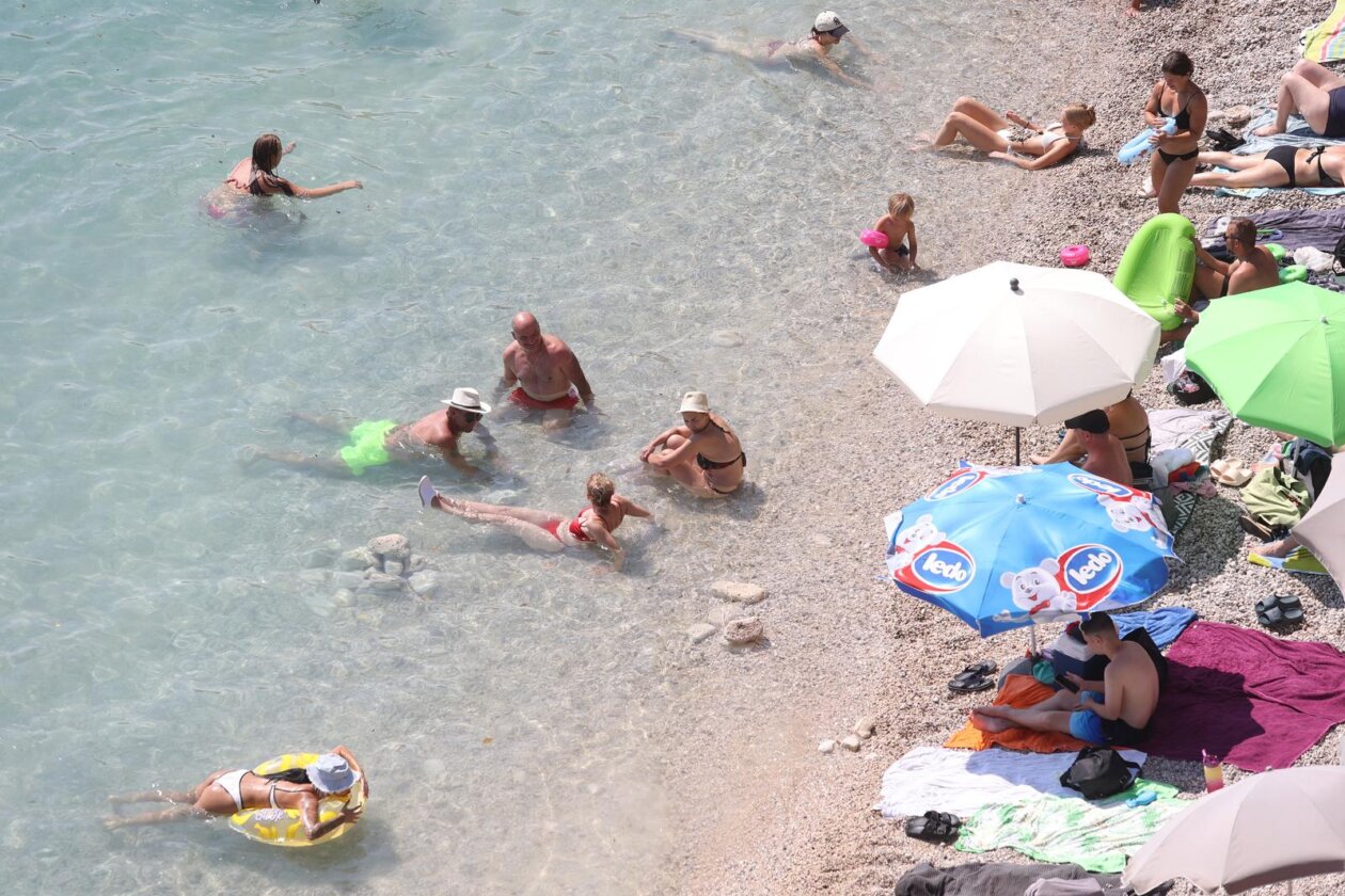 Rijeka: Spas od toplinskog vala na plaži Rijeka: Spas od toplinskog vala na plaži