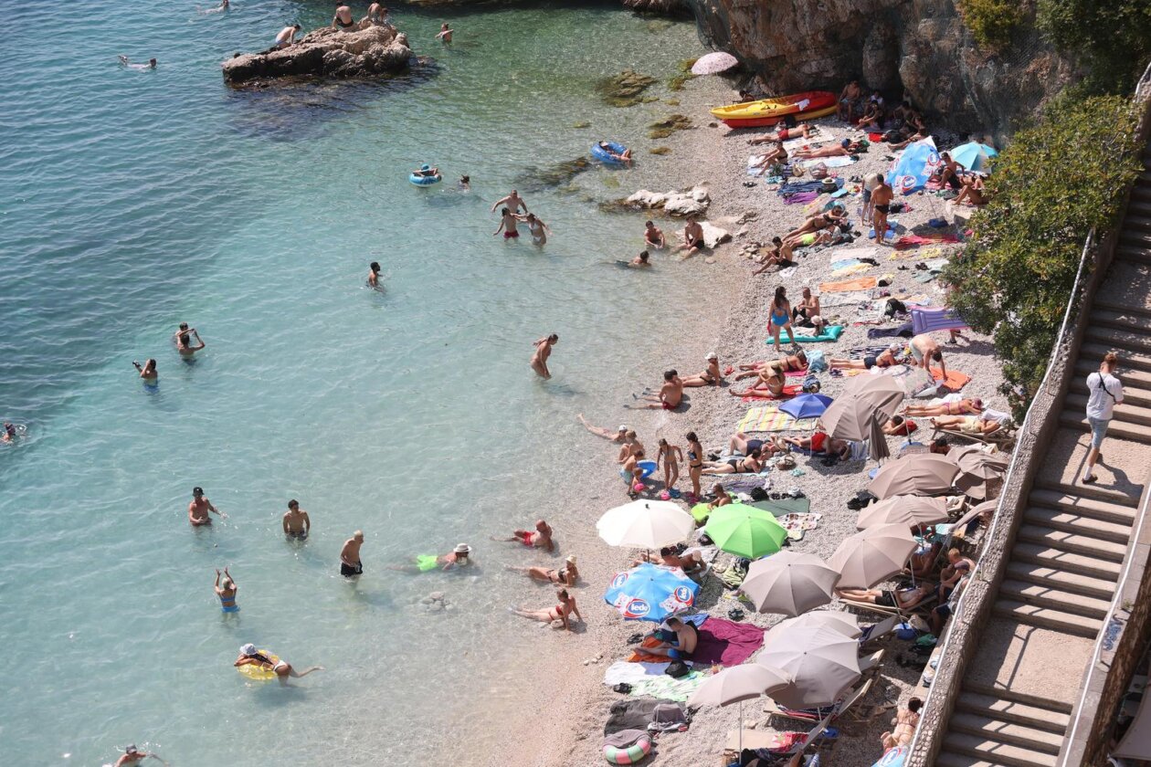 Rijeka: Spas od toplinskog vala na plaži Rijeka: Spas od toplinskog vala na plaži