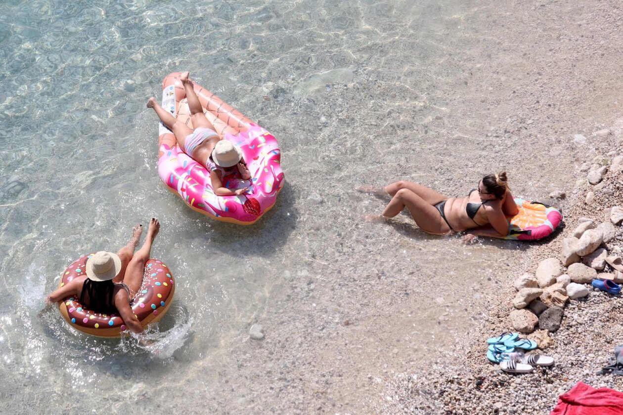 Rijeka: Spas od toplinskog vala na plaži Rijeka: Spas od toplinskog vala na plaži