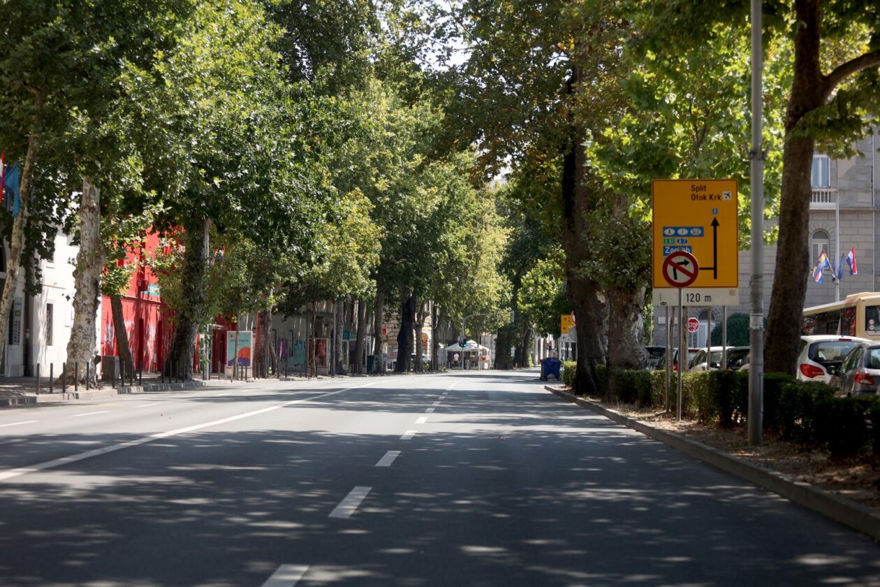 Rijeka: Visoke temperature ispraznile gradske ulice Rijeka: Visoke temperature ispraznile gradske ulice