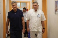 Split: Premijer Plenković u obilasku ozlijeđenih u požaru Split: Premijer Plenković u obilasku ozlijeđenih u požaru