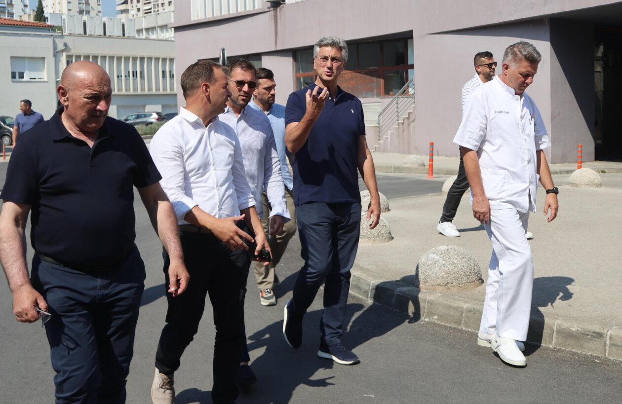 Split: Premijer Plenković u obilasku ozlijeđenih u požaru Split: Premijer Plenković u obilasku ozlijeđenih u požaru