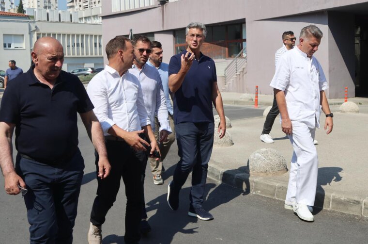 Split: Premijer Plenković u obilasku ozlijeđenih u požaru Split: Premijer Plenković u obilasku ozlijeđenih u požaru