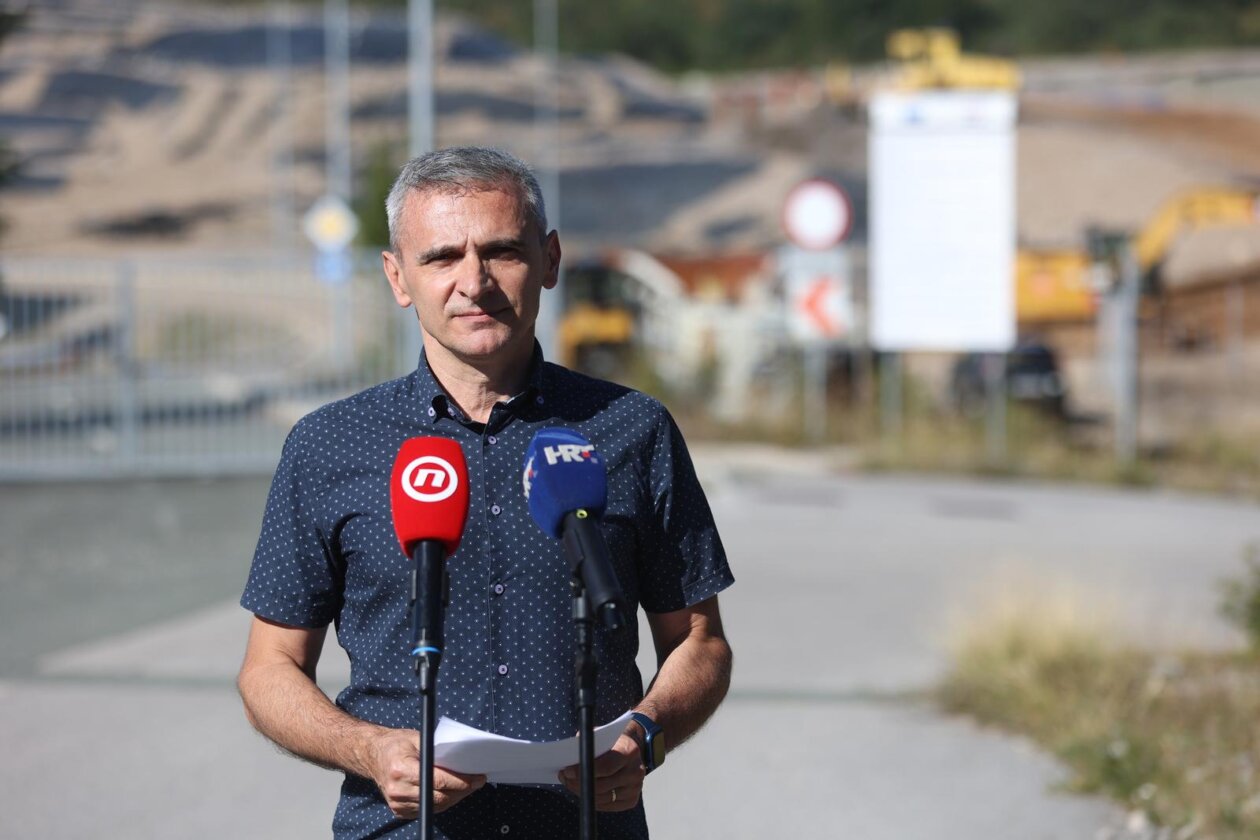 Rijeka: Konferencija za medije Mosta o otpadu na Marišćini Rijeka: Konferencija za medije Mosta o otpadu na Marišćini