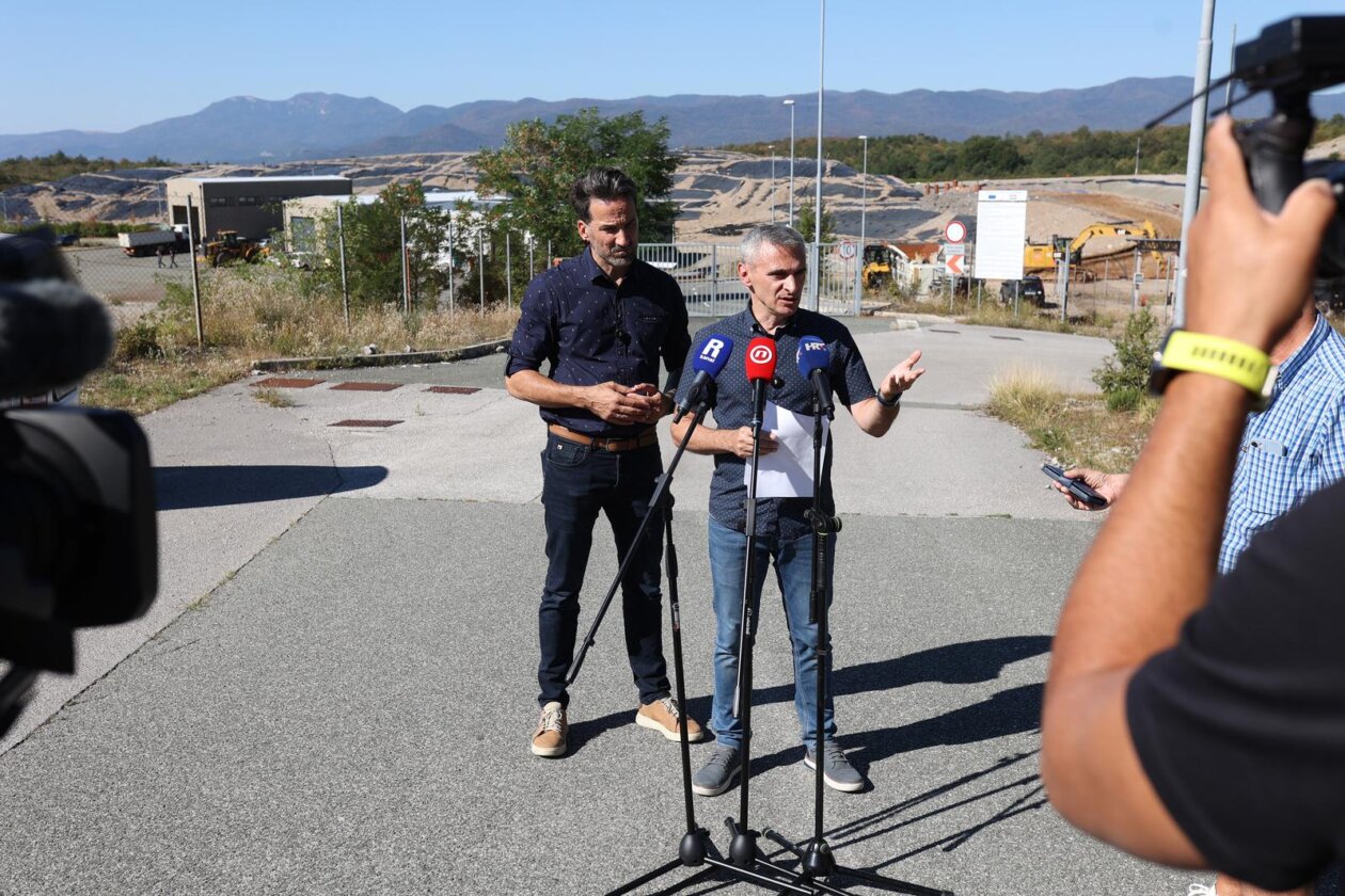 Rijeka: Konferencija za medije Mosta o otpadu na Marišćini Rijeka: Konferencija za medije Mosta o otpadu na Marišćini
