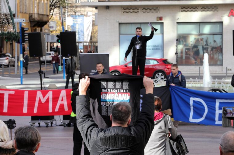 Rijeka: Prosvjed “Spasimo hrvatsku kulturu!” na Jadranskom trgu
