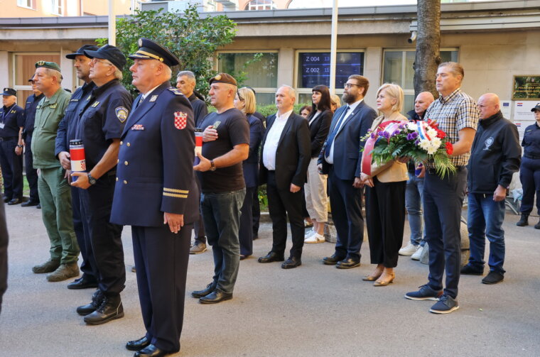 Dan-policije-polaganje-vijenaca-6
