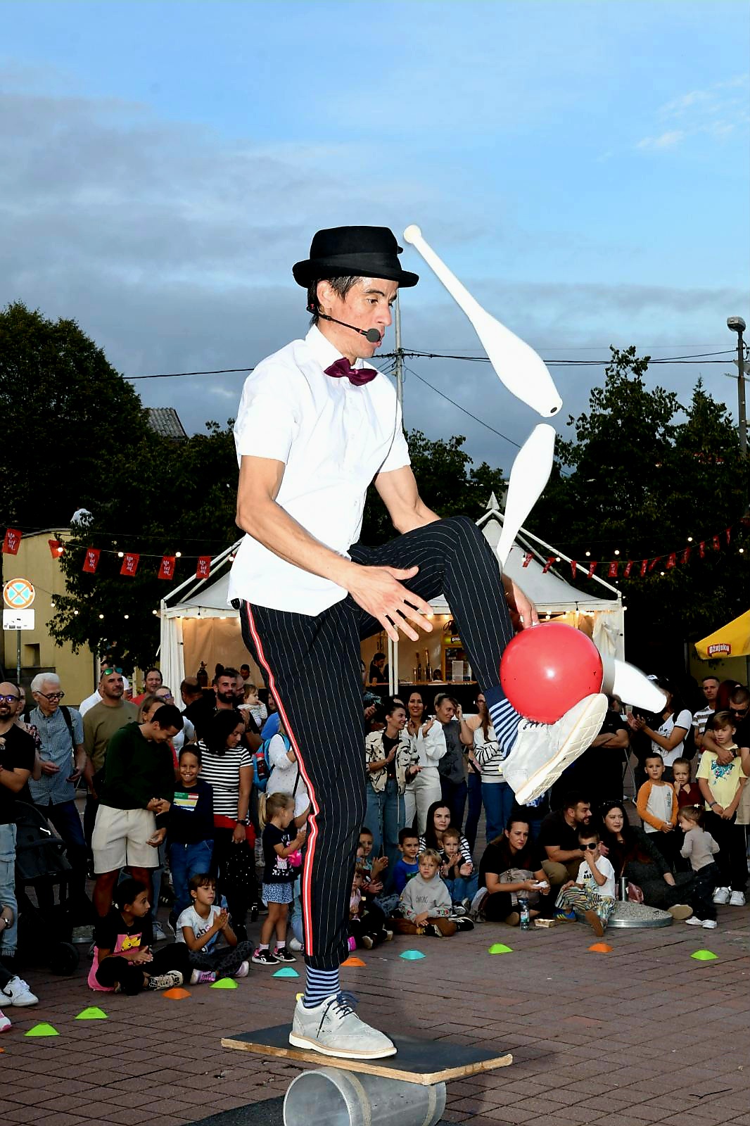 Emilio the balancer (3) Emilio the balancer (3)