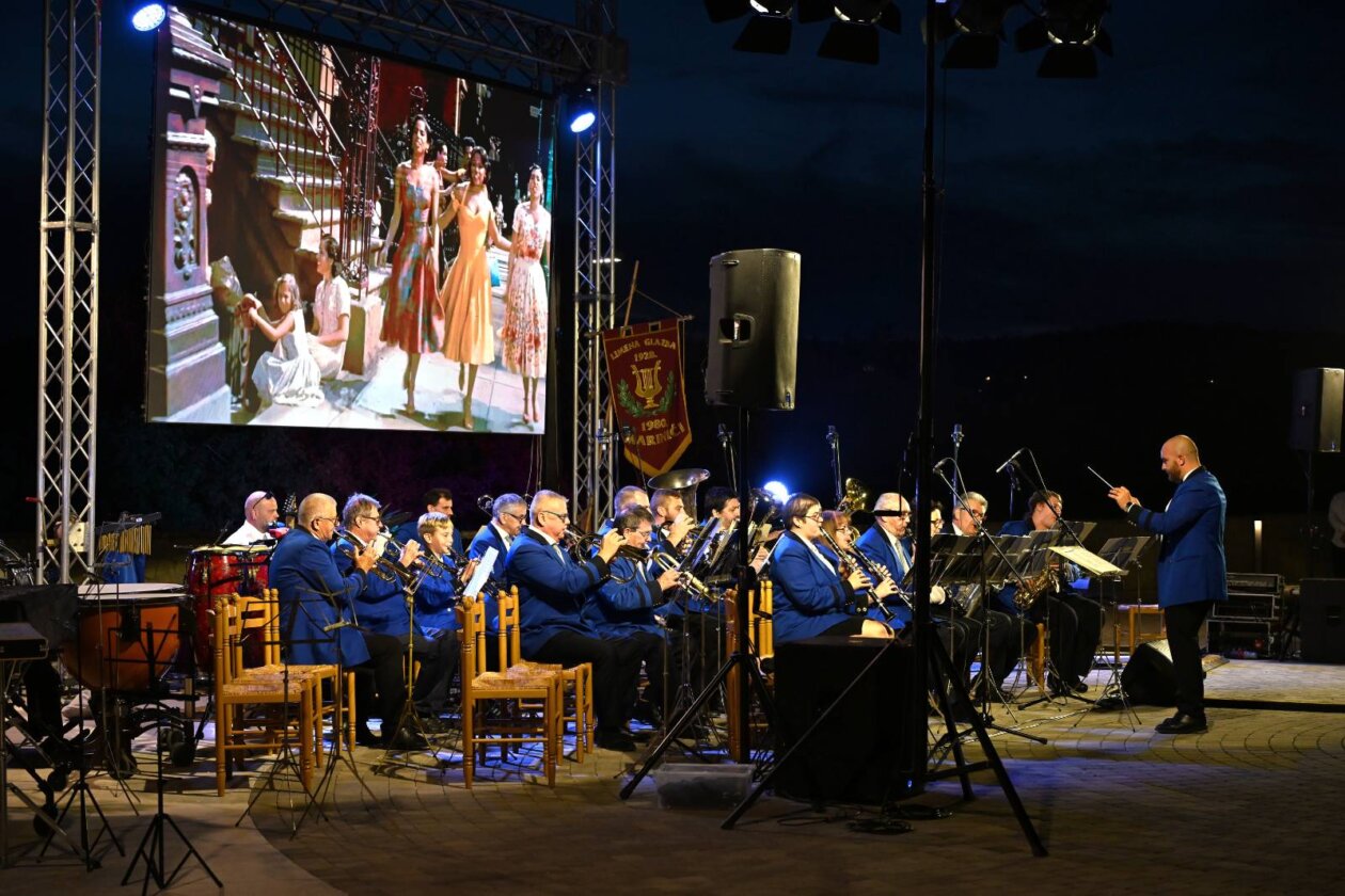 Koncert zborova i glazbi (3) Koncert zborova i glazbi (3)