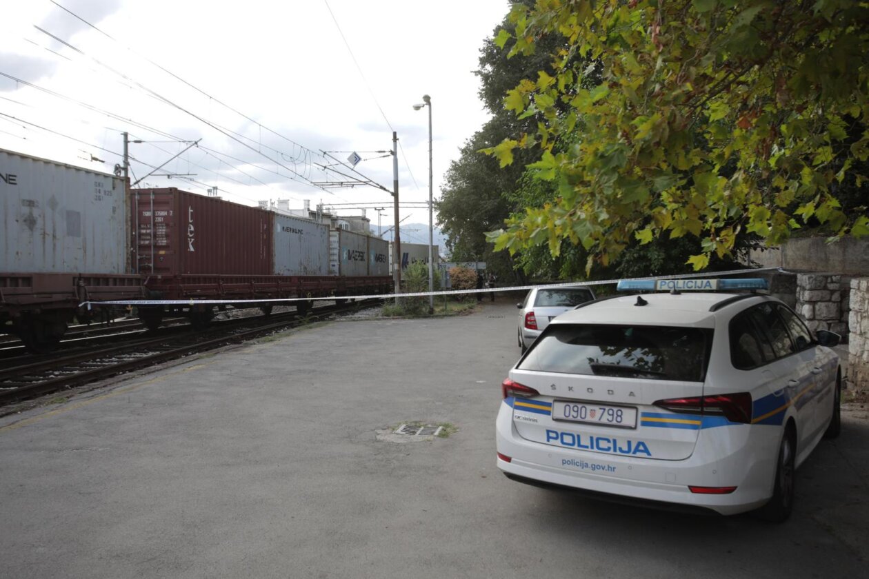 Vagoni iskočili iz kompozicije na pruzi Rijeka-Zagreb kod kolodvora Pećine