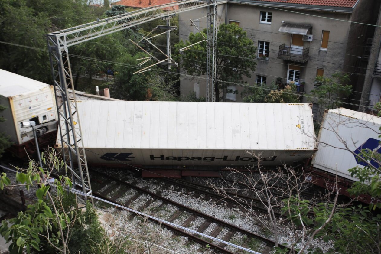 Vagoni iskočili iz kompozicije na pruzi Rijeka-Zagreb kod kolodvora Pećine