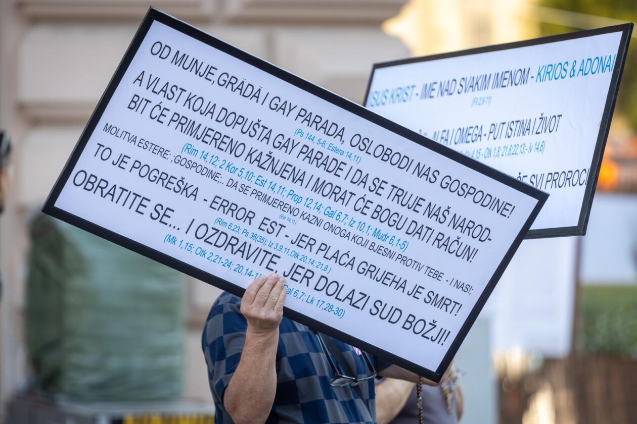 Zagreb: Molitelji na glavnom gradskom trgu prve subote u mjesecu Zagreb: Molitelji na glavnom gradskom trgu prve subote u mjesecu