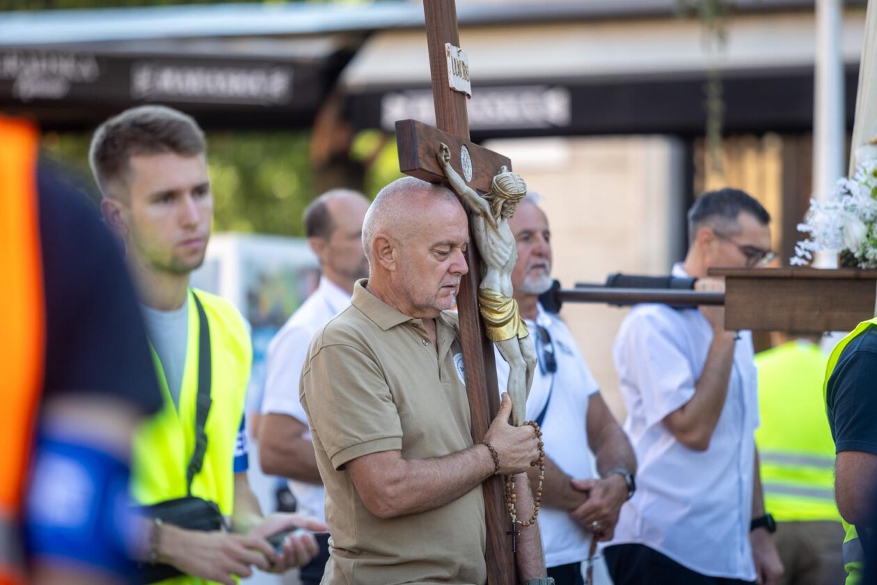 Zagreb: Molitelji na glavnom gradskom trgu prve subote u mjesecu Zagreb: Molitelji na glavnom gradskom trgu prve subote u mjesecu