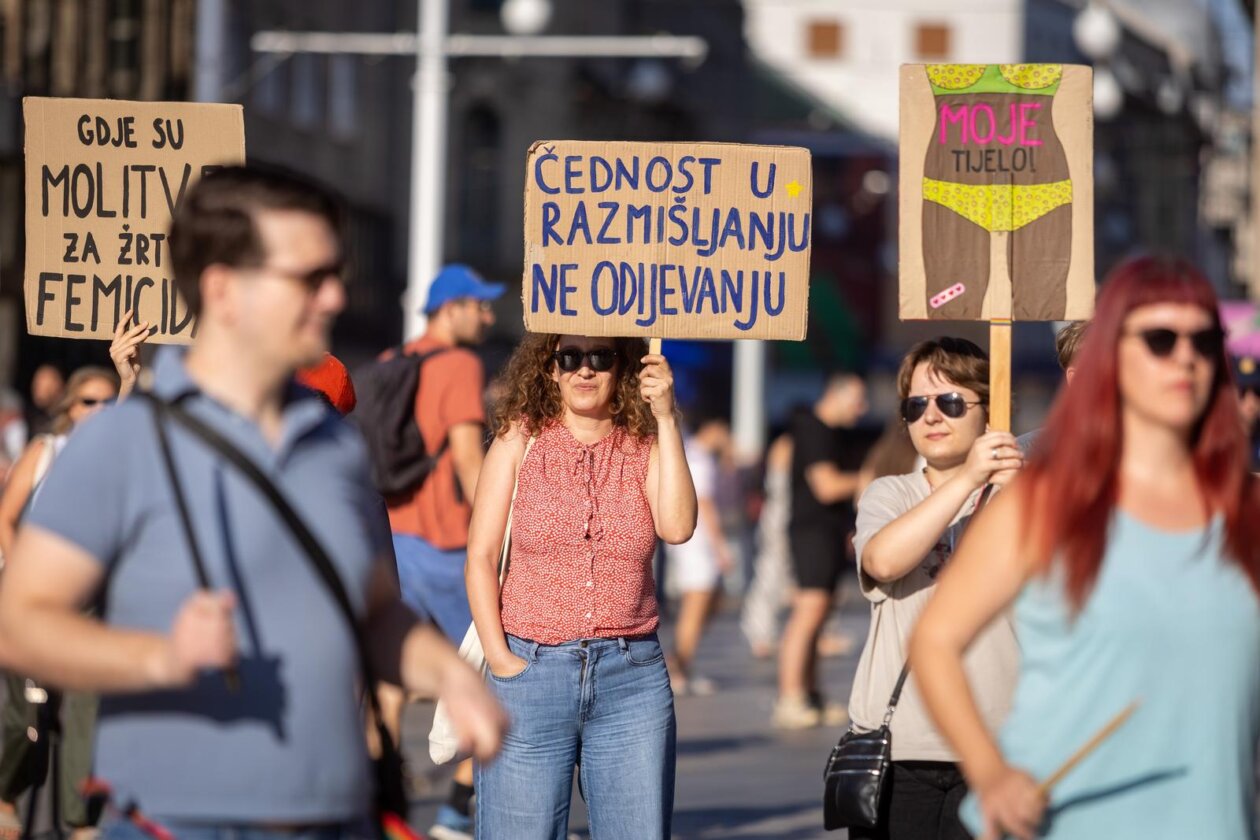 Zagreb: Prosvjed protiv molitelja, femicida i zabrane abortusa Zagreb: Prosvjed protiv molitelja, femicida i zabrane abortusa