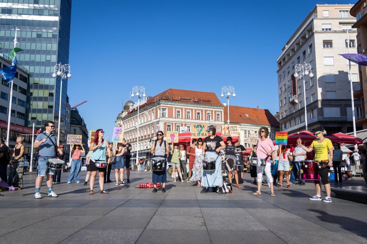 Zagreb: Prosvjed protiv molitelja, femicida i zabrane abortusa Zagreb: Prosvjed protiv molitelja, femicida i zabrane abortusa