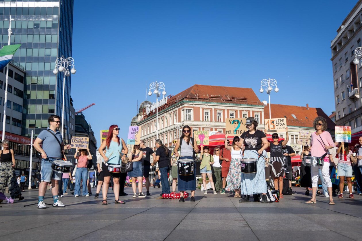 Zagreb: Prosvjed protiv molitelja, femicida i zabrane abortusa Zagreb: Prosvjed protiv molitelja, femicida i zabrane abortusa