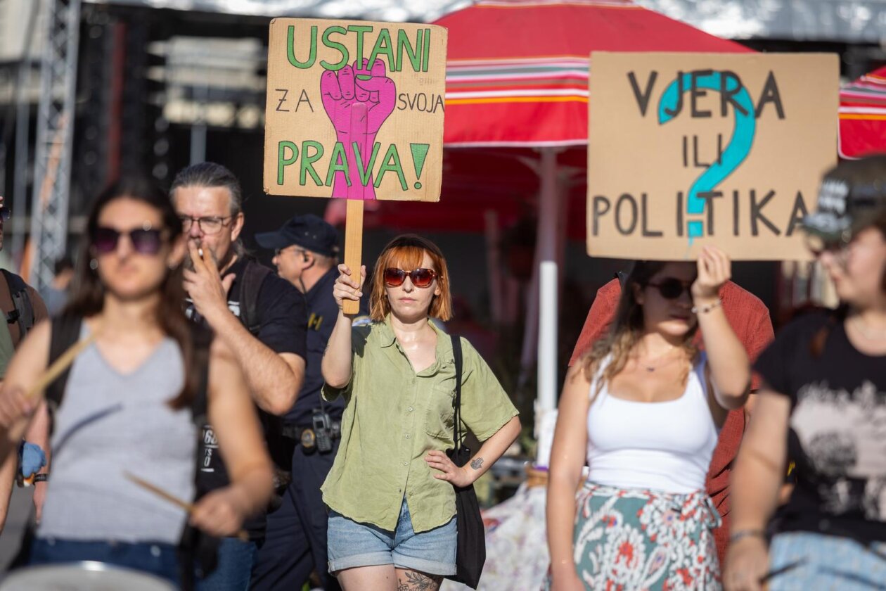 Zagreb: Prosvjed protiv molitelja, femicida i zabrane abortusa Zagreb: Prosvjed protiv molitelja, femicida i zabrane abortusa