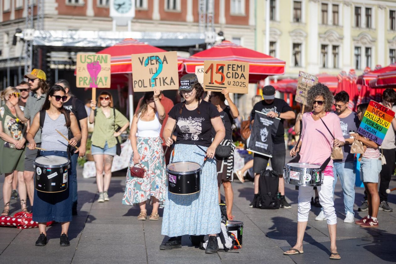Zagreb: Prosvjed protiv molitelja, femicida i zabrane abortusa Zagreb: Prosvjed protiv molitelja, femicida i zabrane abortusa