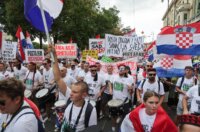 Veliki prosvjed u Zagrebu zbog zagađenja i opasnog otpada u Lici Veliki prosvjed u Zagrebu zbog zagađenja i opasnog otpada u Lici