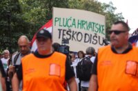 Veliki prosvjed u Zagrebu zbog zagađenja i opasnog otpada u Lici Veliki prosvjed u Zagrebu zbog zagađenja i opasnog otpada u Lici