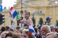Veliki prosvjed u Zagrebu zbog zagađenja i opasnog otpada u Lici Veliki prosvjed u Zagrebu zbog zagađenja i opasnog otpada u Lici