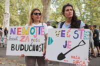 Veliki prosvjed u Zagrebu zbog zagađenja i opasnog otpada u Lici Veliki prosvjed u Zagrebu zbog zagađenja i opasnog otpada u Lici