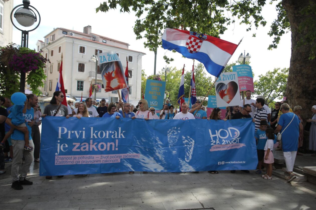 Hod za život, obitelj i Hrvatsku u Rijeci Hod za život, obitelj i Hrvatsku u Rijeci