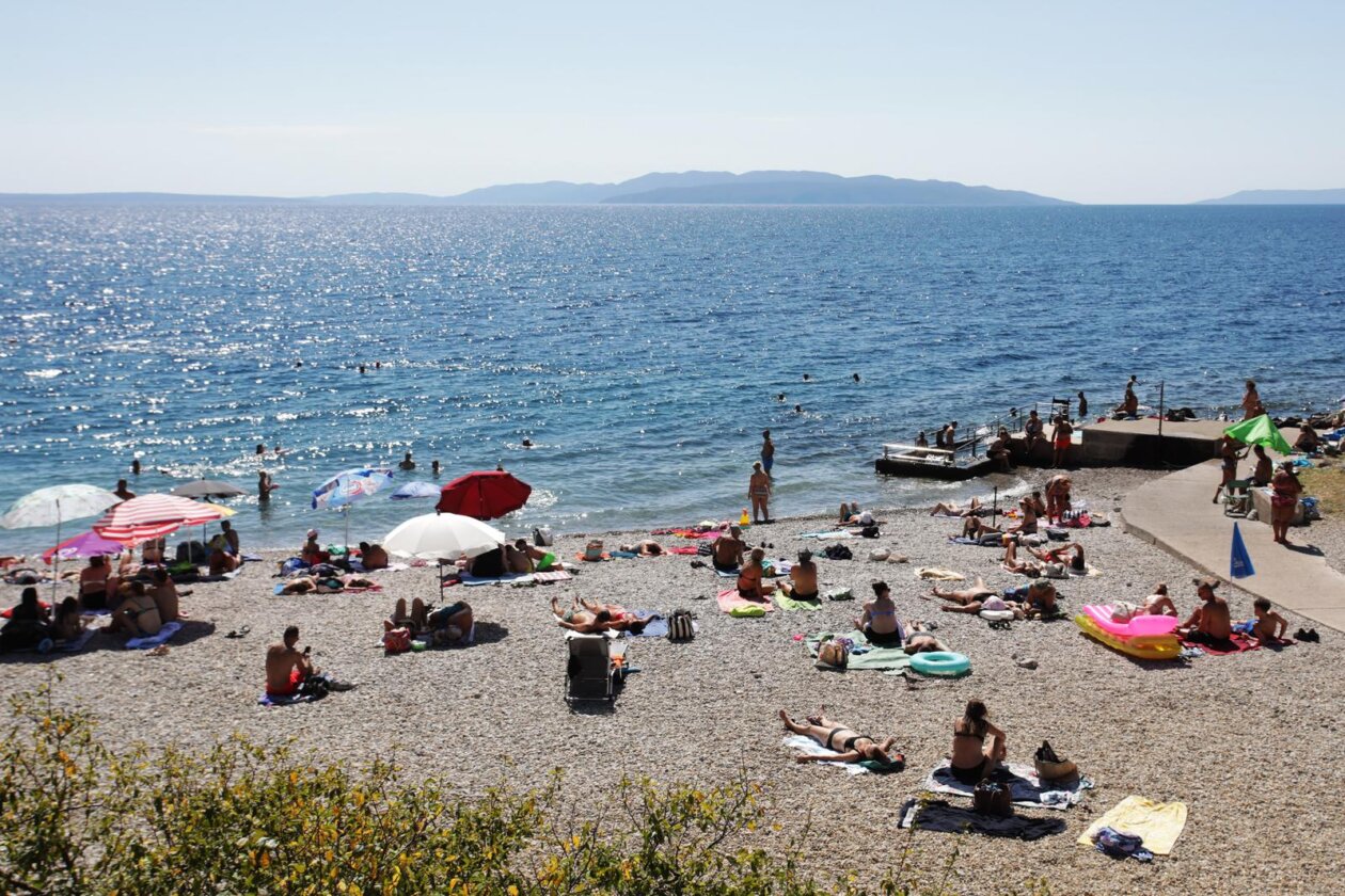 Rijeka: Kupači na gradskoj plaži Kantrida