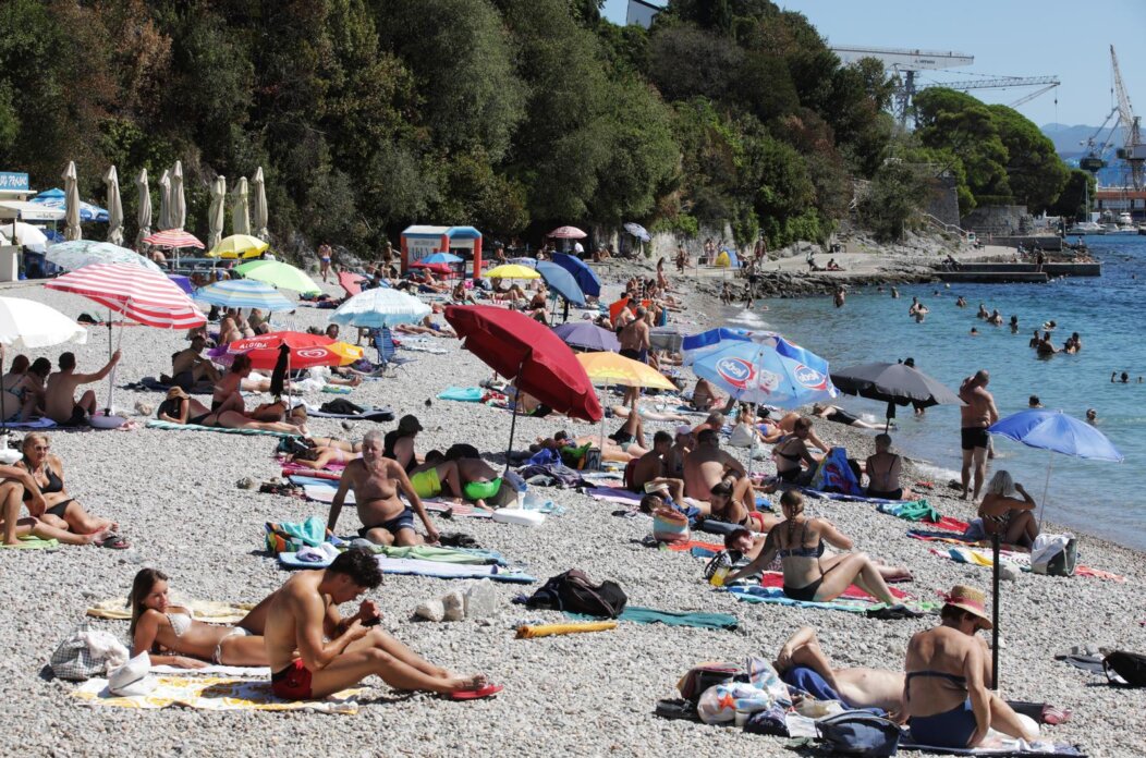 Rijeka: Kupači na gradskoj plaži Kantrida