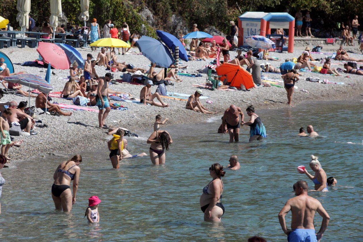 Rijeka: Kupači na gradskoj plaži Kantrida