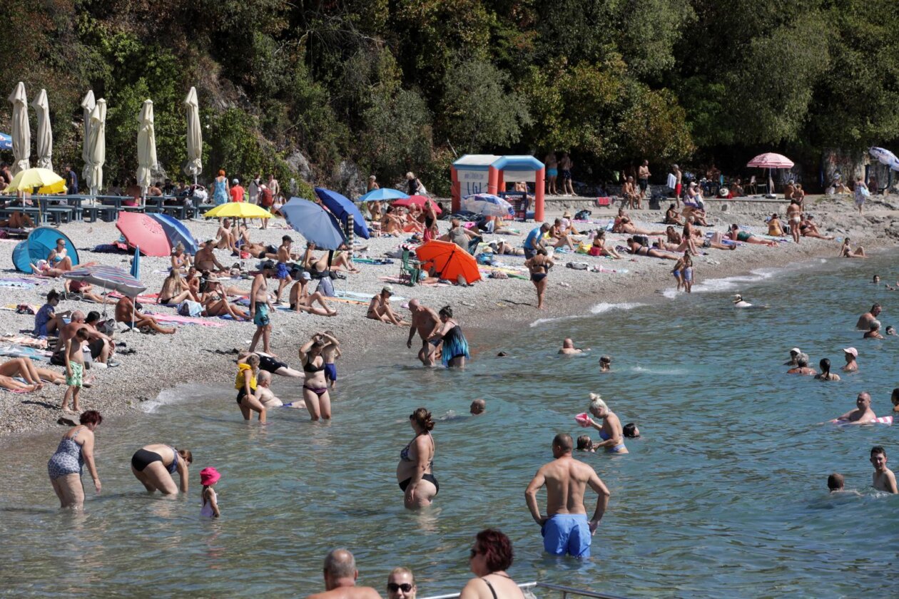 Rijeka: Kupači na gradskoj plaži Kantrida