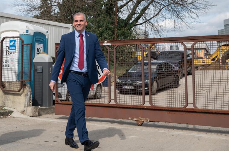 Državni tajnik Tonči Glavinić otkrio je zašto se odgađa rušenje Vjesnika Državni tajnik Tonči Glavinić otkrio je zašto se odgađa rušenje Vjesnika