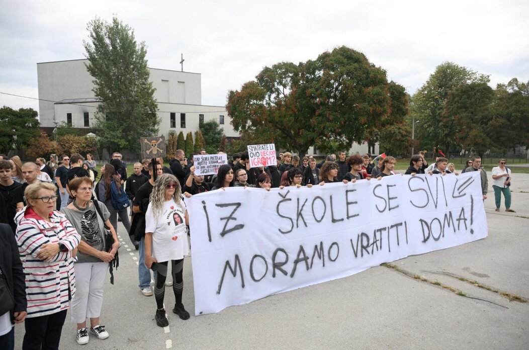 Zagreb: Prosvjed pred školom u kojoj je učenik izbo kolegu učenika