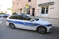 U Šibeniku nožem ubijen mladić, djevojka se bori za život U Šibeniku nožem ubijen mladić, djevojka se bori za život
