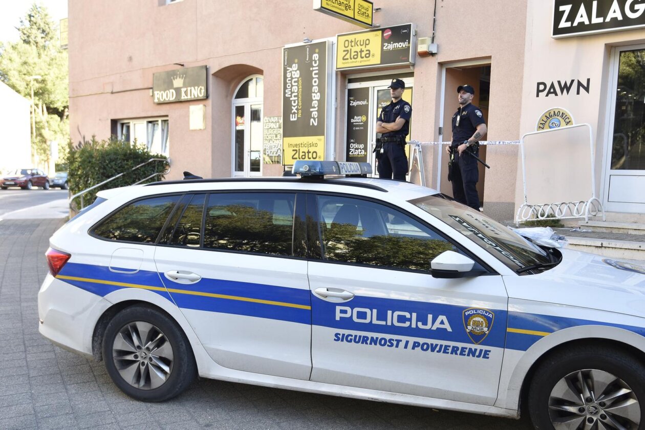 U Šibeniku nožem ubijen mladić, djevojka se bori za život U Šibeniku nožem ubijen mladić, djevojka se bori za život