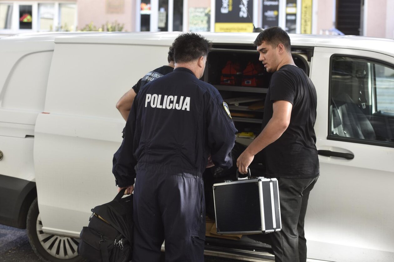 U Šibeniku nožem ubijen mladić, djevojka se bori za život U Šibeniku nožem ubijen mladić, djevojka se bori za život