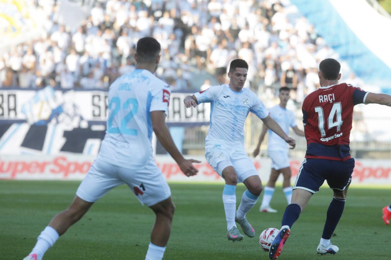 Rijeka: Rijeka i Hajduk sastali se u 8. kolu SuperSport HNL-a Rijeka: Rijeka i Hajduk sastali se u 8. kolu SuperSport HNL-a