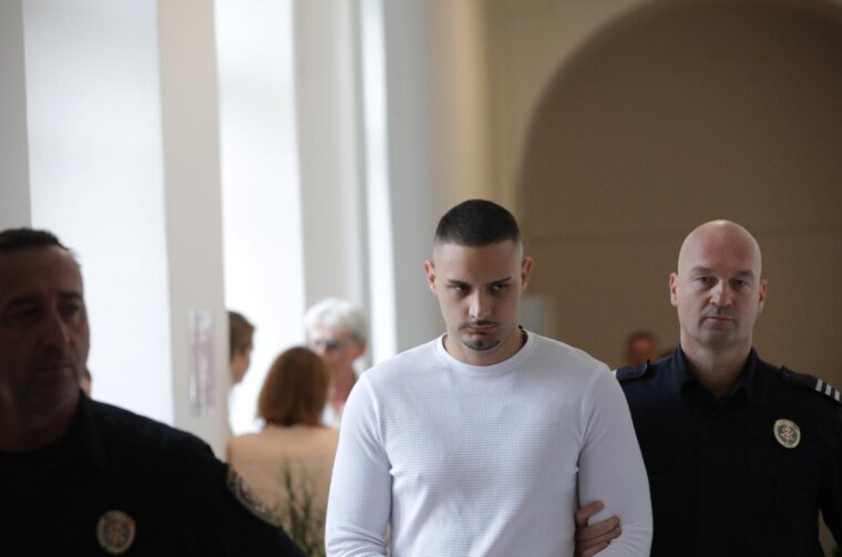 Rijeka: Fran Brnelić u pratnji pravosudnih policajaca dolazi na Županijski sud