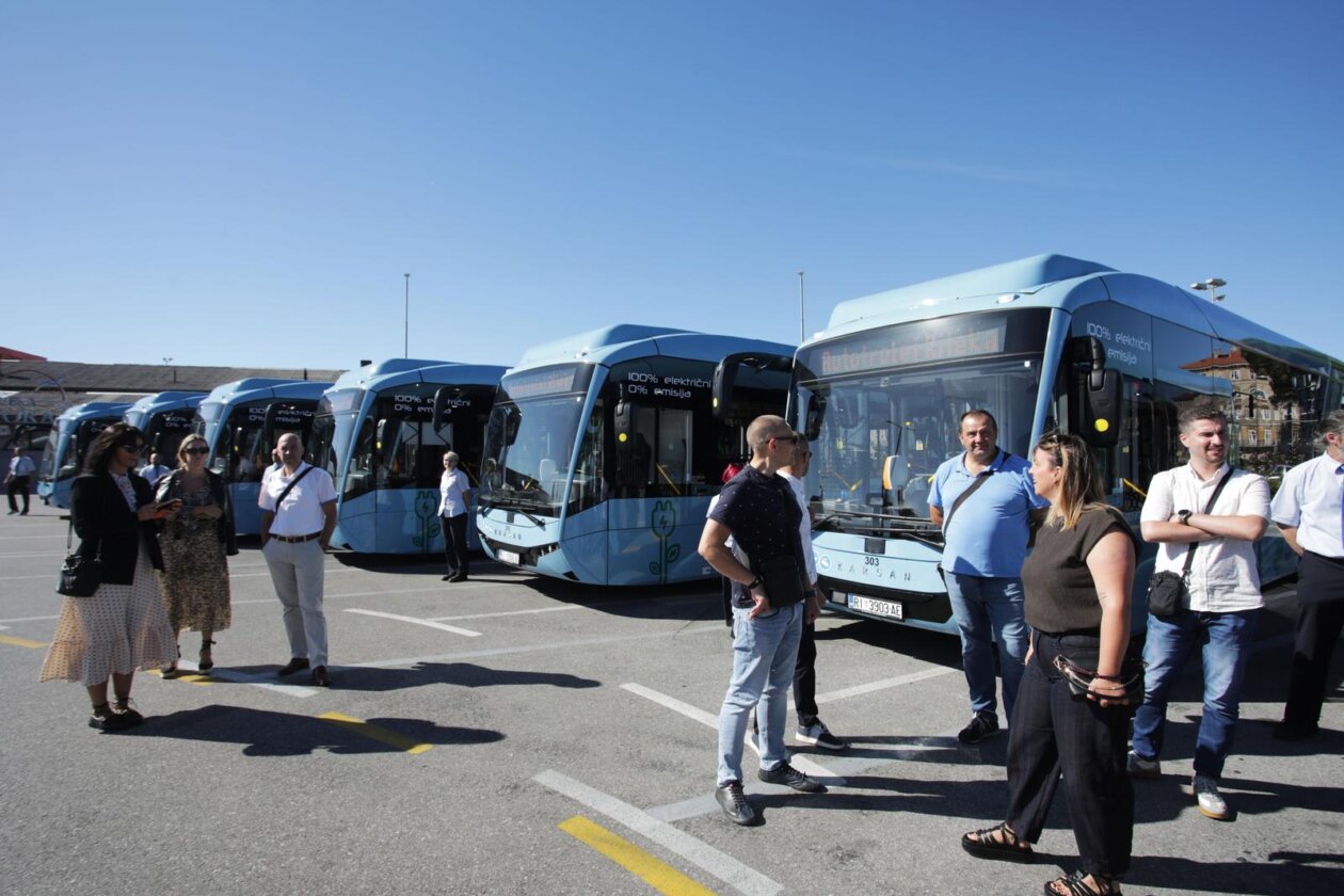 Rijeka: Predstavljanje osam novih elektri?nih autobusa Autotroleja Rijeka: Predstavljanje osam novih elektri?nih autobusa Autotroleja