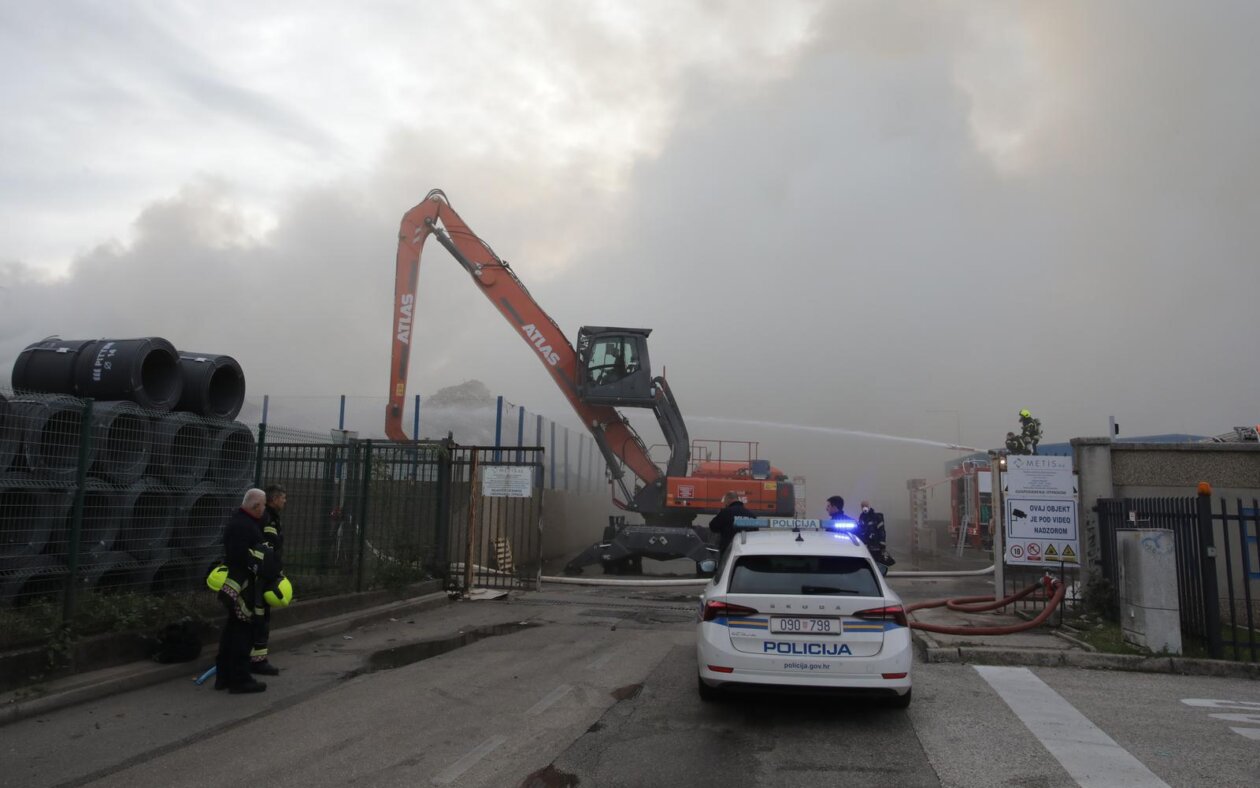 Rijeka: Izbio požar u skladištu Metisa na Kukuljanovu