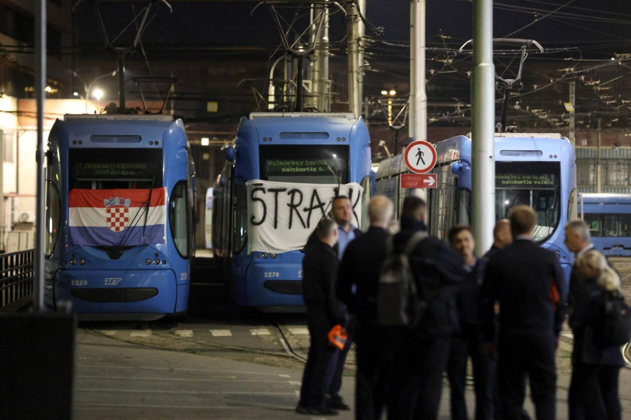 Zagreb: Štrajk vozača ZET-a, vozači tramvaji stoje na Remizi