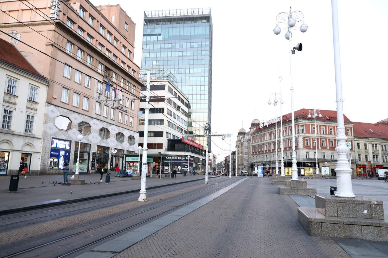 Zagreb: Počeo štrajk ZET-a, Trg prazan kao za vrijeme korone